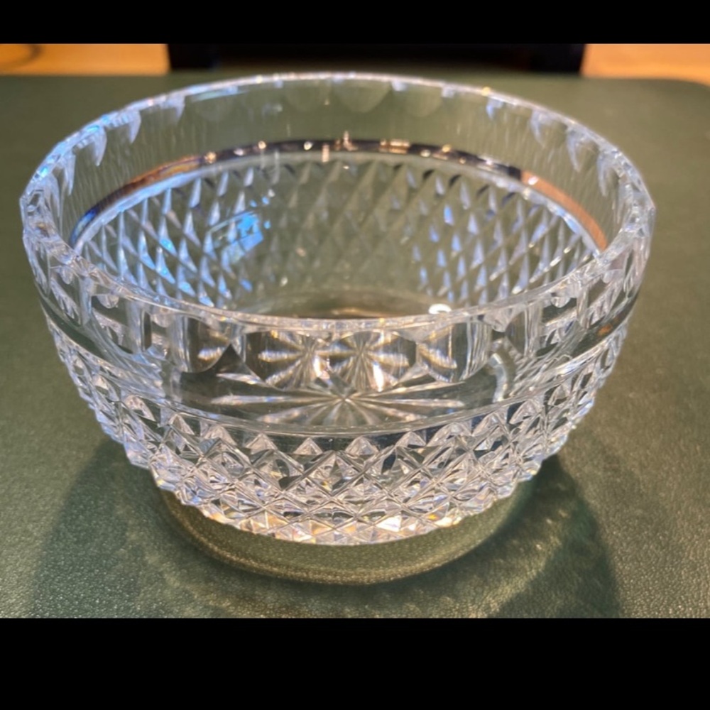 RARE FIND
Vintage Signed Waterford Colleen patterned Bowl